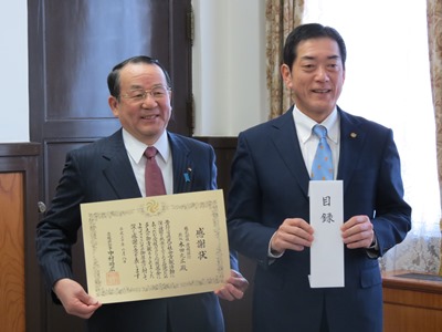 2月8日（木曜日）あったか愛媛NPO応援基金への寄附に伴う感謝状贈呈式（県庁）の画像