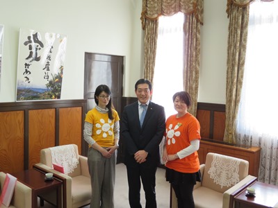 2月26日（月曜日）県出身の手話うたパフォーマー　藤岡扶美氏らの訪問（県庁）の画像