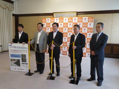 6月14日（木曜日）合成繊維加工会社社長、消防ポンプ自動車製造販売会社役員らの訪問（県庁）の画像
