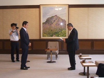 7月10日（火曜日）愛媛県建設業協会、イオン株式会社からの災害義援金贈呈式（県庁）の画像