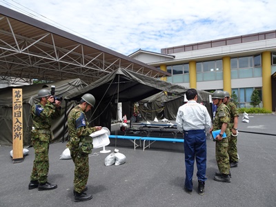7月12日（木曜日）平成30年7月豪雨災害に係る被災地視察（野村小学校）（西予市）