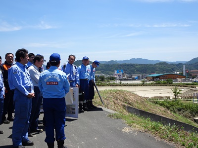 7月13日（金曜日）安倍内閣総理大臣と平成30年7月豪雨災害に係る被災地視察（大洲市）の画像