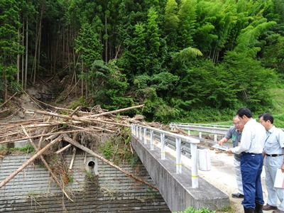 7月21日（土曜日）平成30年7月豪雨災害に係る被災地視察（鬼北町生田）の画像