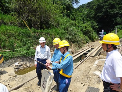 7月24日（火曜日）平成30年7月豪雨災害に係る被災地視察（JR予讃線（宇和島市　伊予吉田駅））の画像