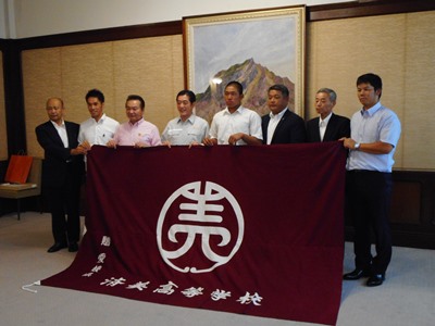 7月30日（月曜日）全国高等学校野球選手権大会出場校に対する県応援旗贈呈式（県庁）の画像