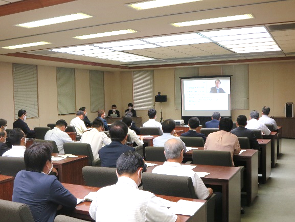R020916政務活動費等に関する勉強会　講演風景1