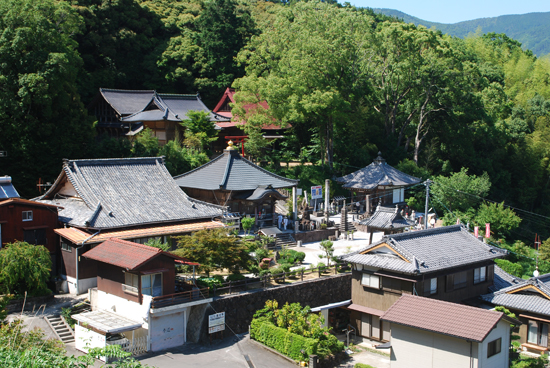 伊予遍路道（稲荷神社境内及び龍光寺境内）の画像