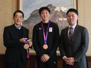 1月5日（金曜日）県出身の陸上選手　石山大輝氏らの訪問（県庁）