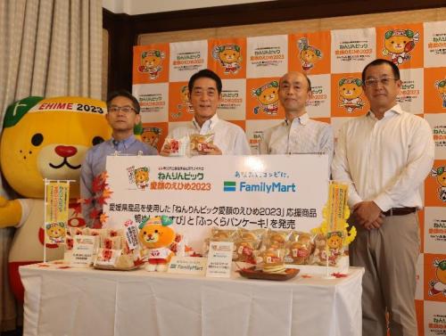 10月2日（月曜日）大手コンビニエンスストアの訪問（県産食材を使用した「ねんりんピック愛顔のえひめ2023」応援商品の発売報告）