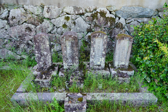 川田雄琴一家の墓の画像3