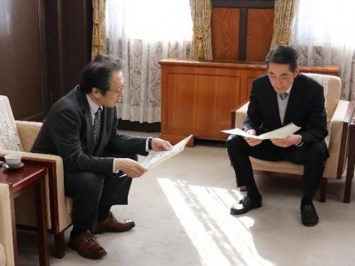 3月19日（水曜日）松山空港将来構想検討会委員長の検討結果報告（県庁）