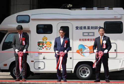 3月25日（火曜日）モバイルファーマシー（災害対策医薬品供給車両）のお披露目式（県庁本館前）