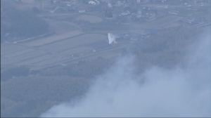 陸上自衛隊ヘリコプターによる散水状況2