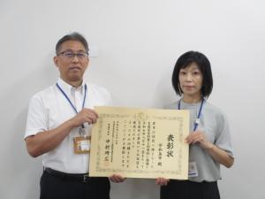 表彰式後（左から、松田防災安全統括部長、平田市民環境部長）