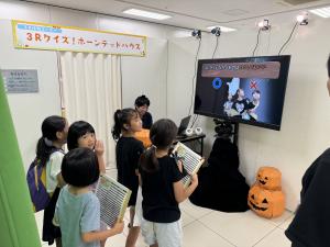 3Rクイズ！ホーンテッドハウスを楽しむ子供たち