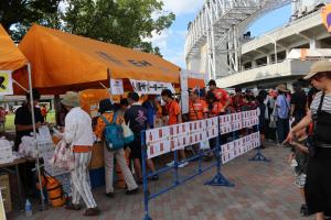 とてもにぎわうブース