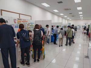 愛媛の３Rフェアに参加した多くの人