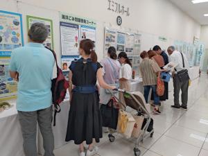 愛媛の３Rフェアに参加した多くの人