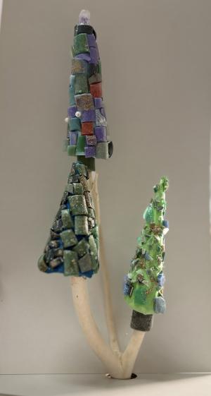 牡蠣パイプでできたクリスマスツリー