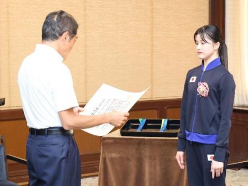 9月3日（水曜日）世界新体操選手権大会団体総合で優勝の西本愛実選手らの訪問（県庁）