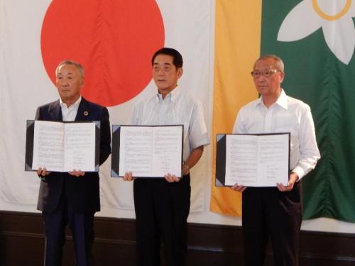 9月24日（水曜日）公益社団法人愛媛県浄化槽協会、一般社団法人愛媛県環境保全協会との災害時における浄化槽等の応急・復旧支援活動に関する協力協定締結式（県庁）