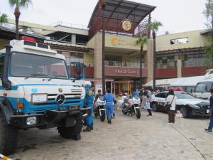 白バイ、パトカー、ウニモグ