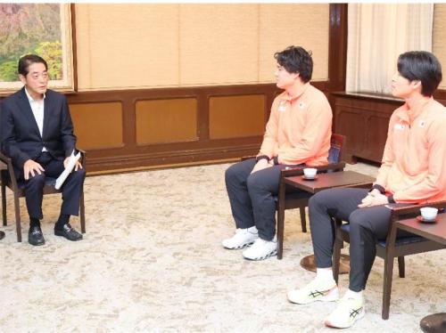 11月12日（水曜日）県スポーツ専門員　﨑山雄太氏、野本周成氏らの訪問（県庁）