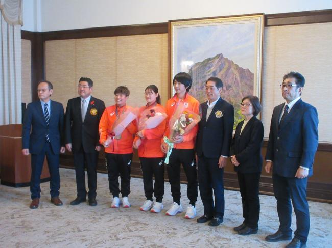 0106_東京2025デフリンピック出場選手知事表敬訪問・愛顔のえひめ文化・スポーツ賞表彰式