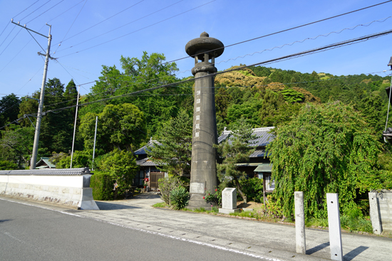 石土神社の高灯籠(式年祭記念燈)の画像