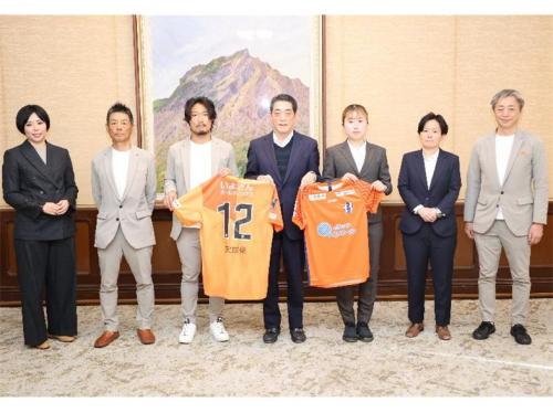 2月5日（木曜日）愛媛FC会長・社長・選手・監督、愛媛FCレディース選手・監督の訪問（県庁）