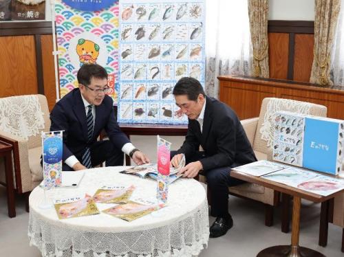 2月25日（水曜日）印刷会社の訪問（愛媛の水産情報誌創刊10周年記念号の発刊報告）（県庁）