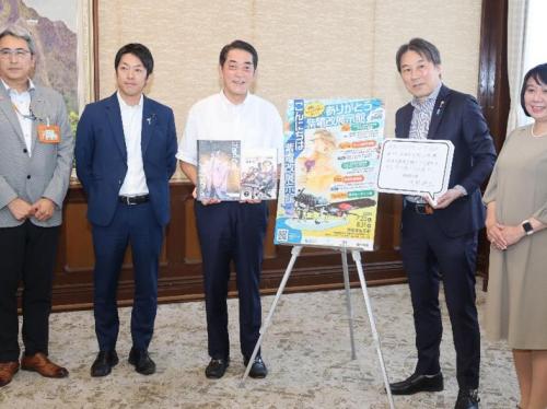 6月12日（金曜日）漫画「紫電改343」著者 須本壮一氏らの訪問（県庁）