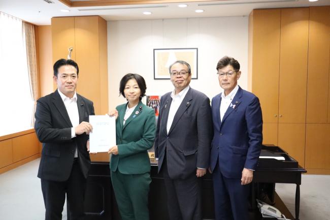 723_全国都道府県議会議長会社会文教委員会要請活動（文部科学省）