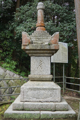 野間神社宝篋印塔の画像