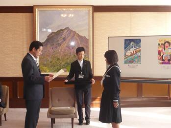 表彰式（馬越礼奈さん）