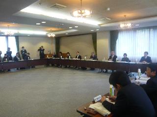 策定会議の様子（会議中）の画像1