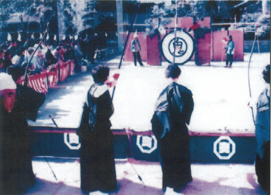 岡村島の弓祈祷の画像