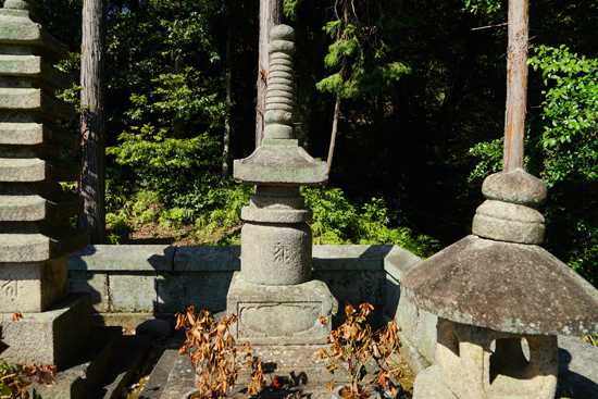 満願寺石塔の画像3